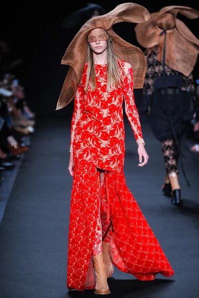 Look 19